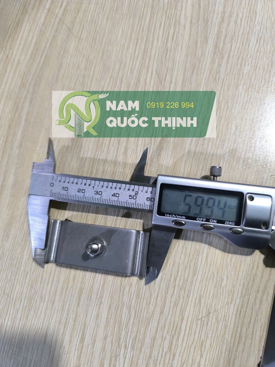 kep trung tam mang cap dang luoi rong 100 mm