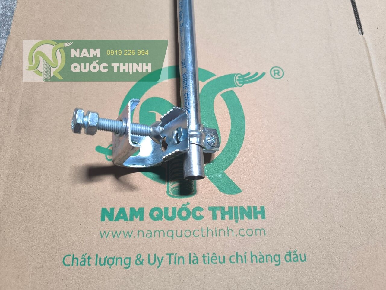 kep xa go ca sau treo cum cr giu ong gi tron emt d20
