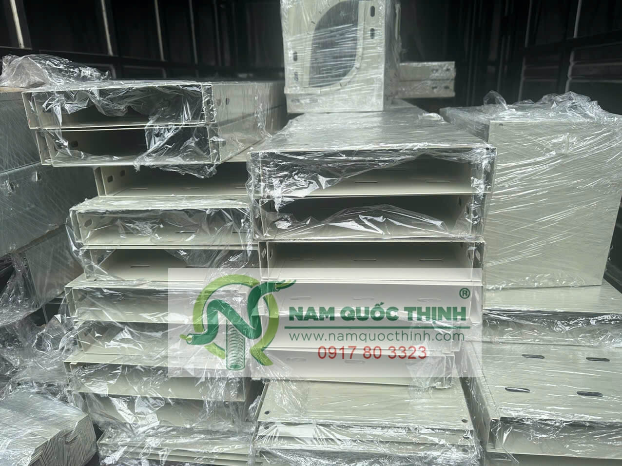khay cap 250x50 mm 1 li 2 son tinh dien kem nhan co nap