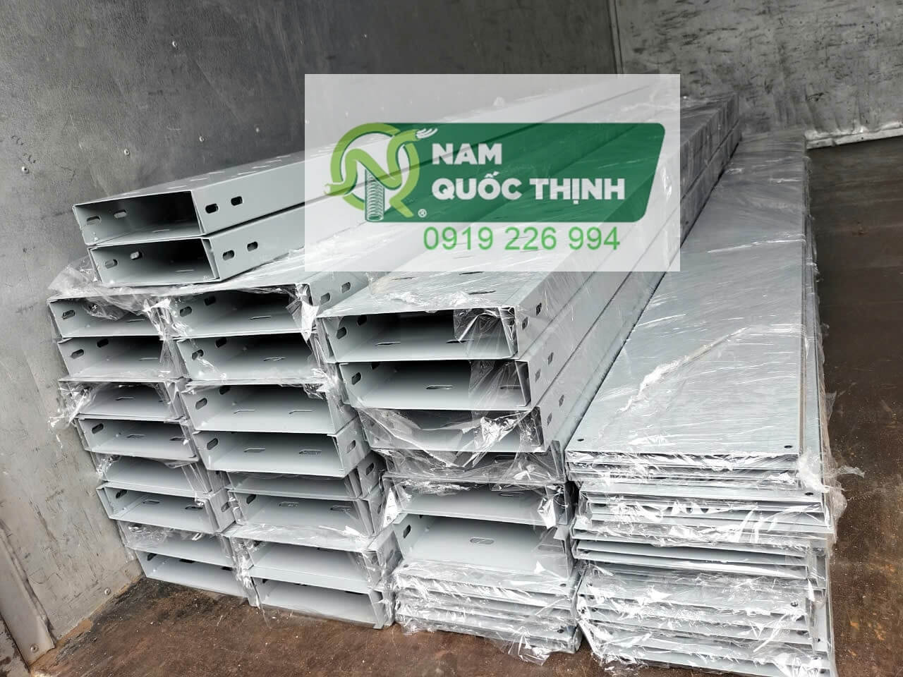 khay cap 250x50 son tinh dien 1 ly 2 co nap