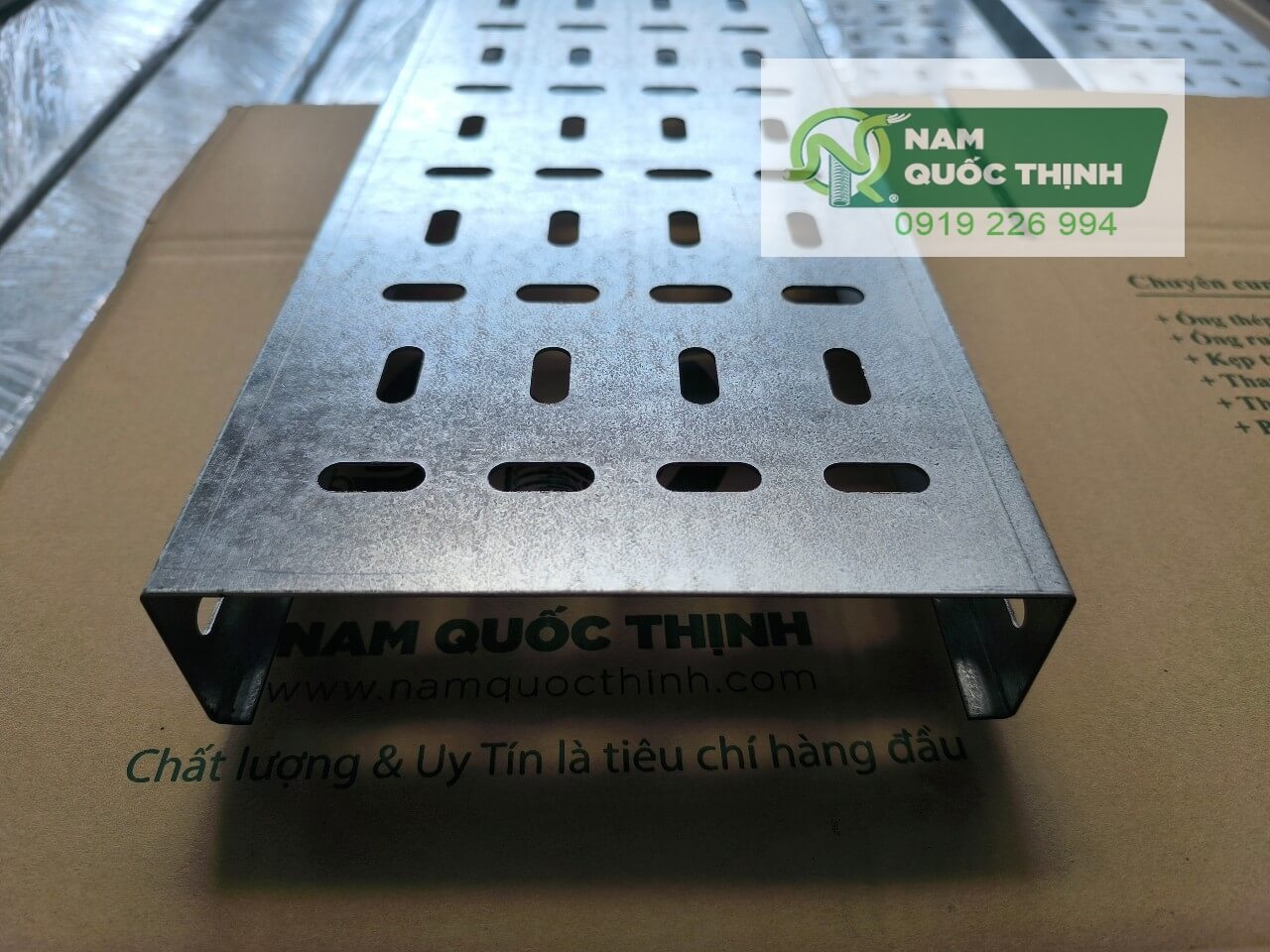 khay cap cable tray duc lo ton kem 200x50x1.5 mm