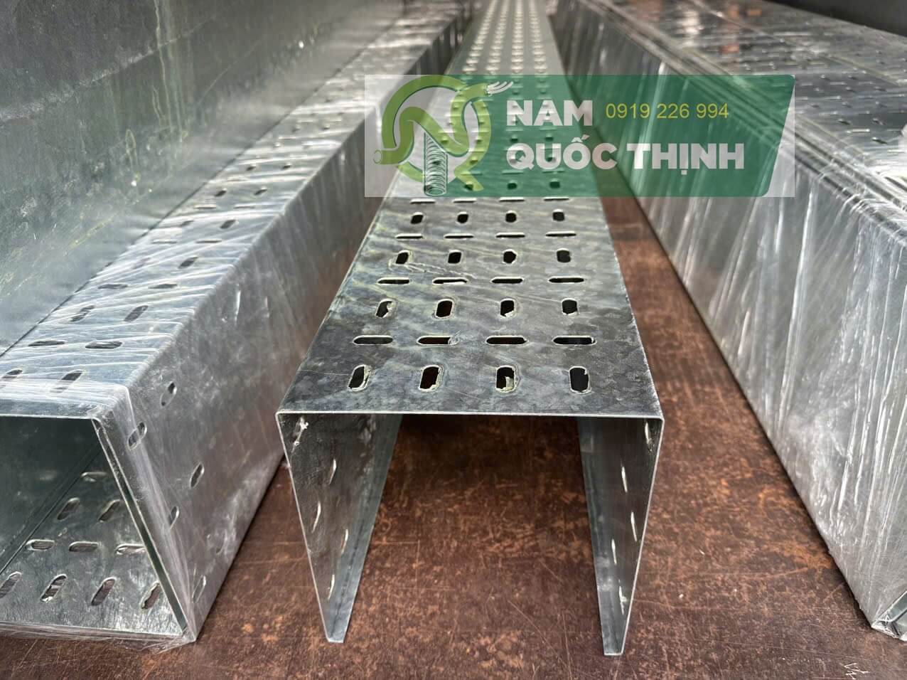 khay cap dien ma kem nhung nong 200x200 mm 1 li 2