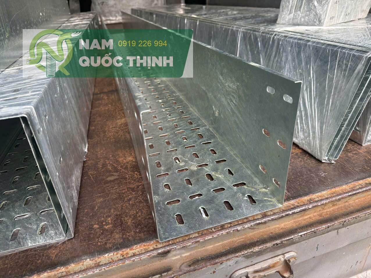 khay cap dot lo nhung nong 200x200x1.2 mm