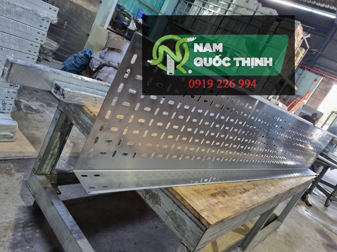 khay cap inox 304 dot lo 200x100x1.2 mm
