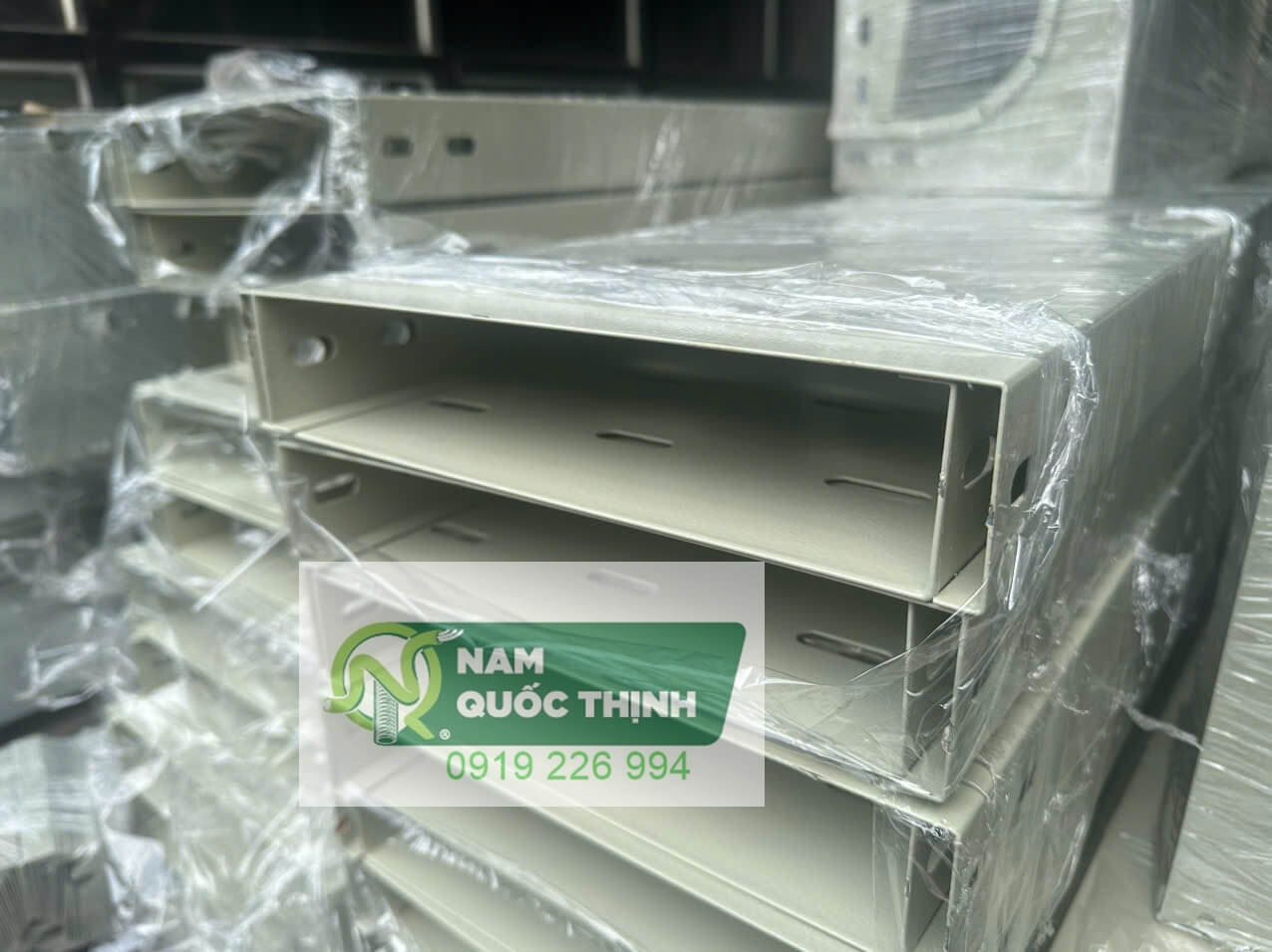 khay cap son tinh dien 250x50 mm 1 ly 2 kem nhan
