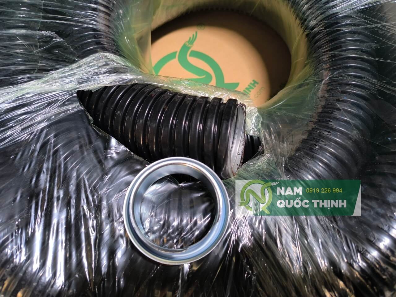 khoa cuoi ruot ga thep boc nhua phi 76 mm