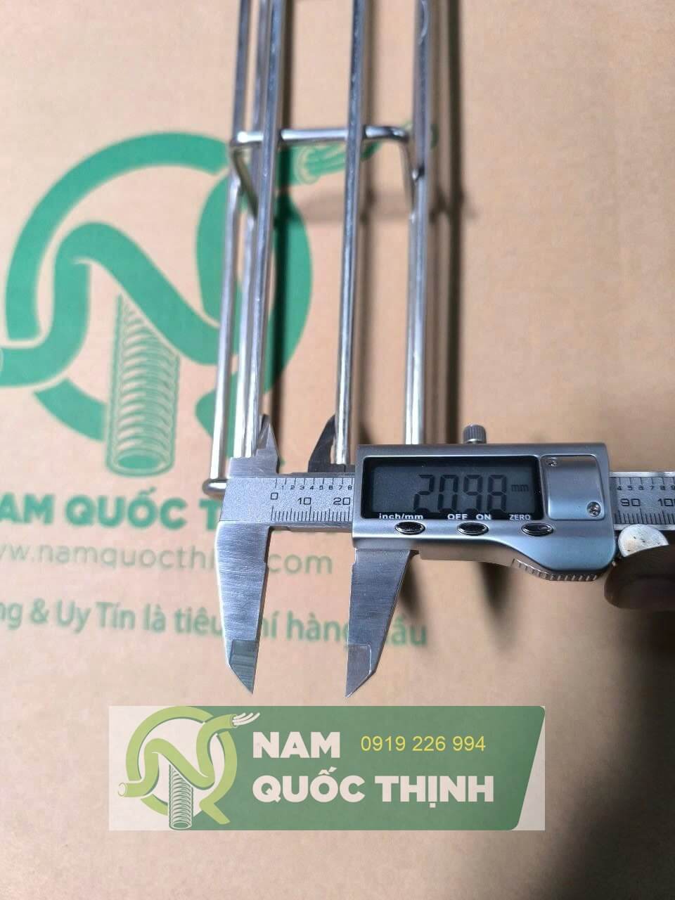khoang cach mang cap luoi inox 304 w50xh50
