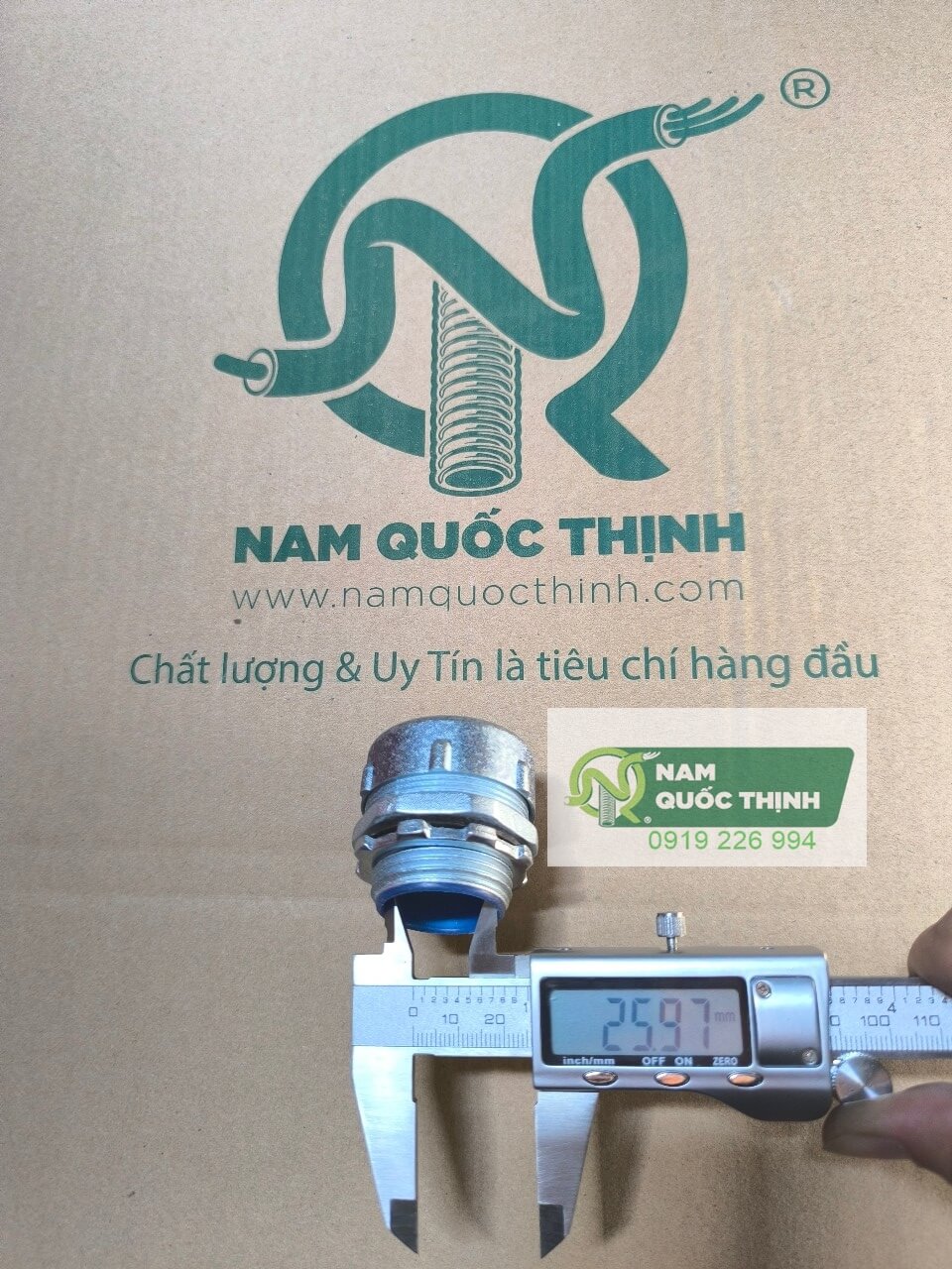 kich thuoc trong dau noi ong flexible 1 inch voi hop dien