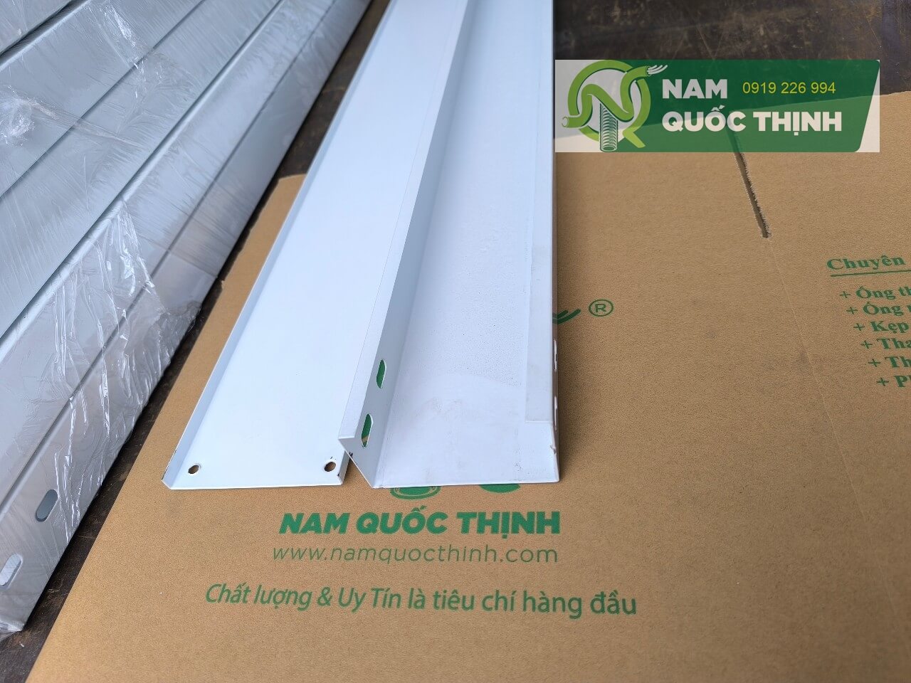 mang cap 100x50 mm mau trang 1 li