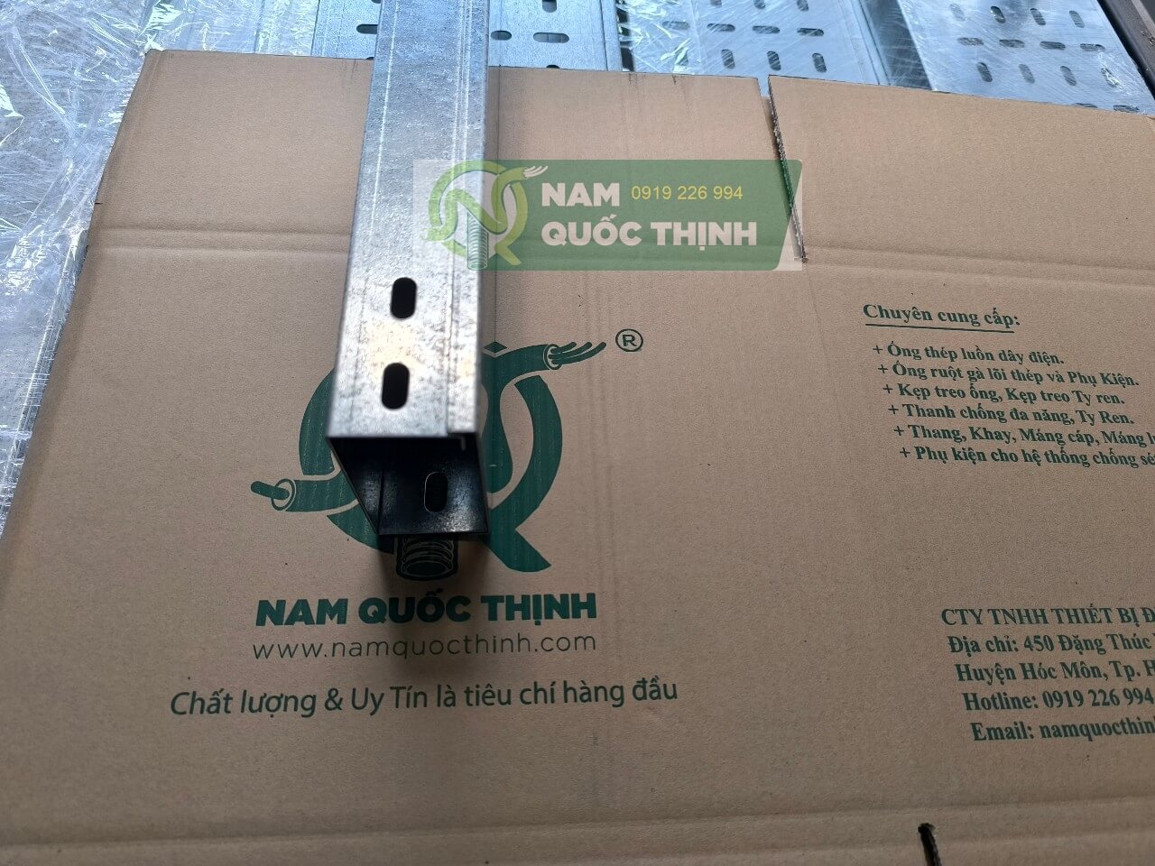 mang cap cable trunking ton kem 100x50x1.5 mm