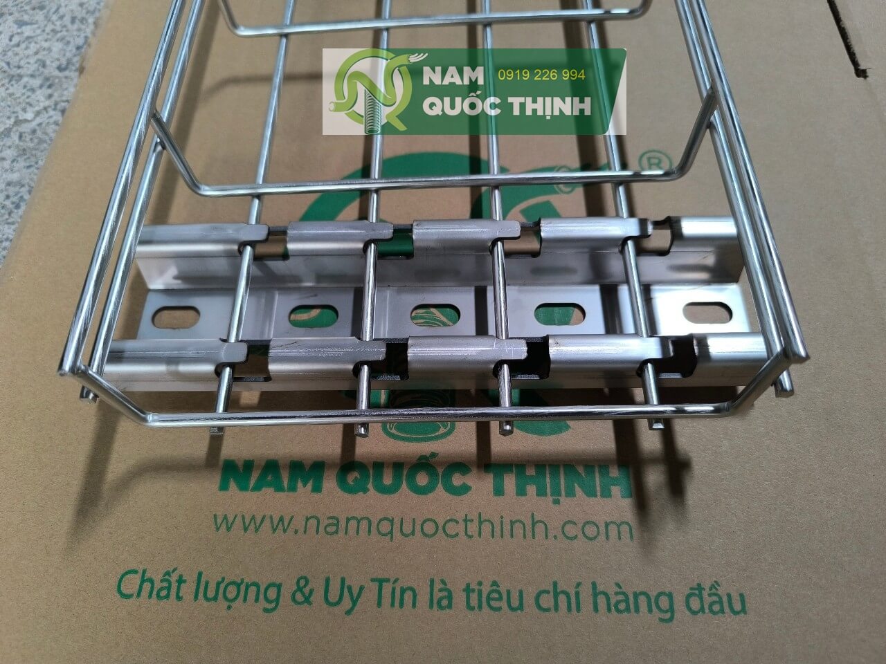 mang cap dang luoi inox 200x50 lap thanh m gia do W200