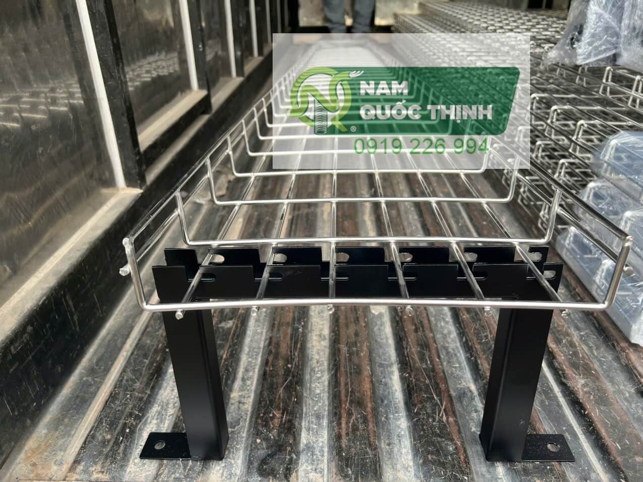 mang cap dang luoi inox 304 w300 x h50 dung chan chong san gia do
