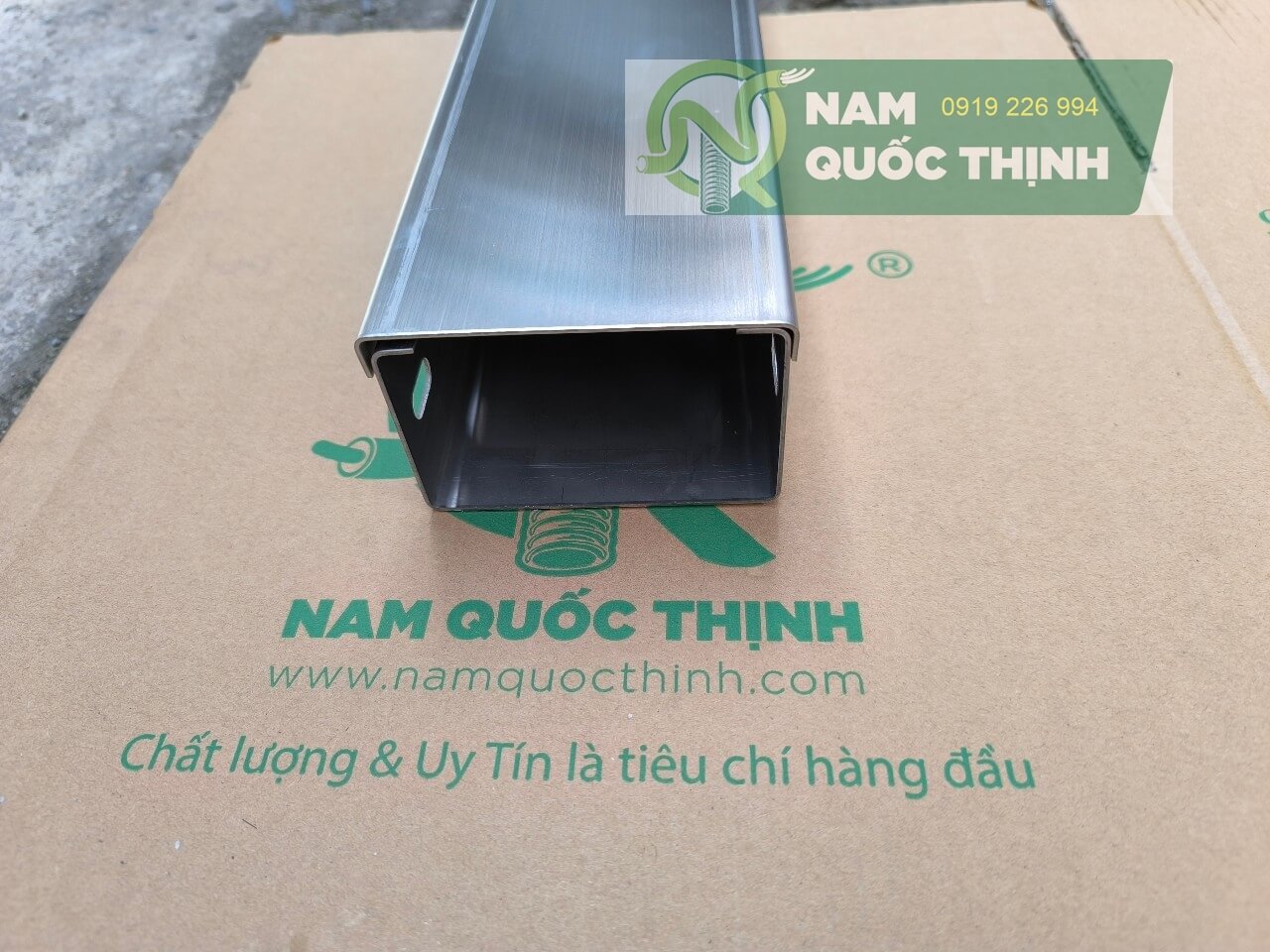 mang cap inox 100x60x1.5 mm co nap