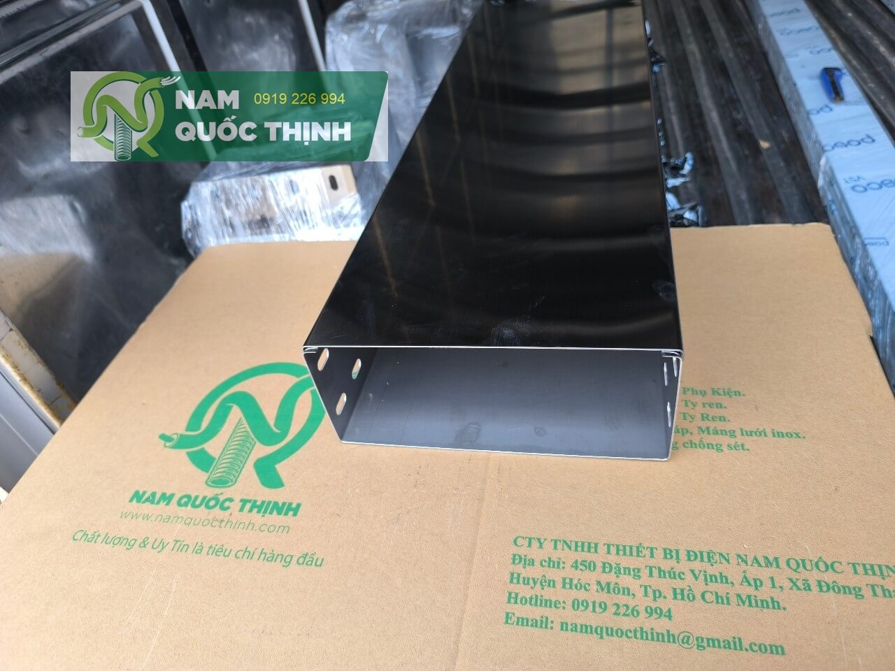 mang cap inox 304 250x100x1.2 mm co nap