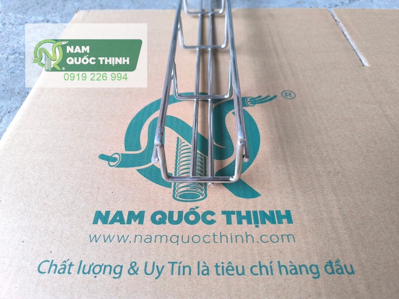 mang cap luoi 50x50 inox 304 do day 5 ly