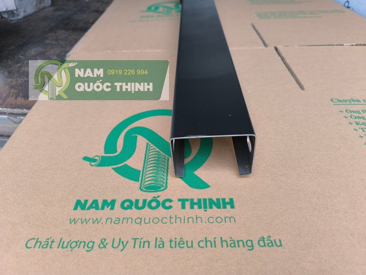 mang cap trunking 75x50x1.2 mm thep khong gi inox 304