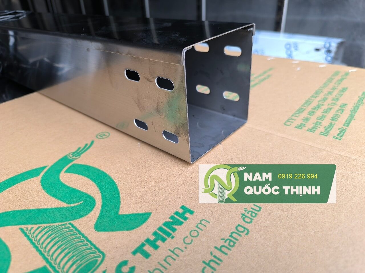 mang dien inox 100x100 mm 1 li 2