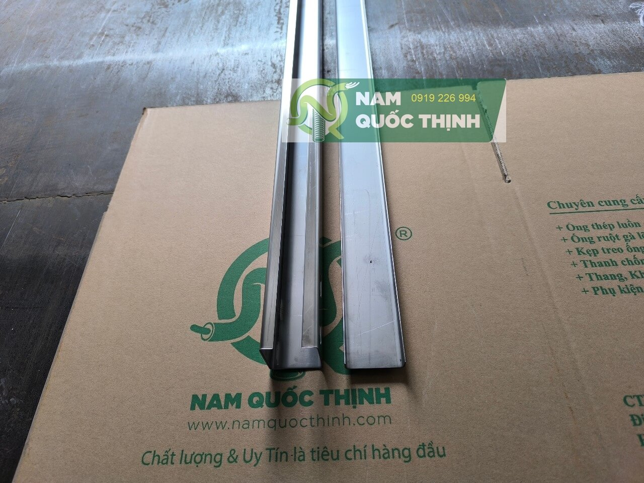 mang dien trunking inox 40x40 mm 1 ly thep khong gi 304