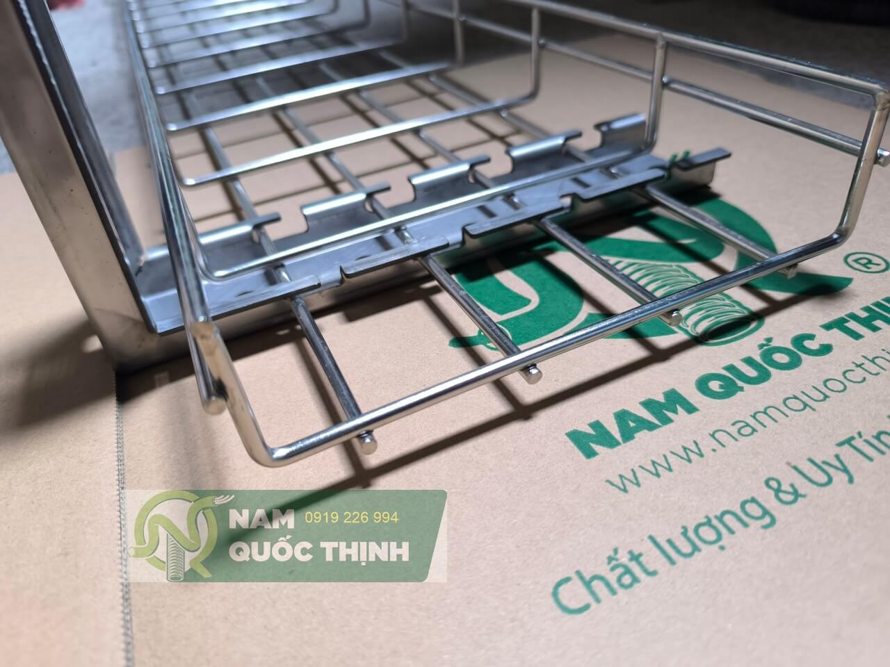 mang luoi inox 200x50 treo tuong gia do hinh l