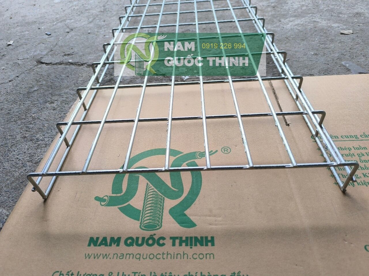 mang luoi thep nhung nong kem 400x50x5x3000 mm