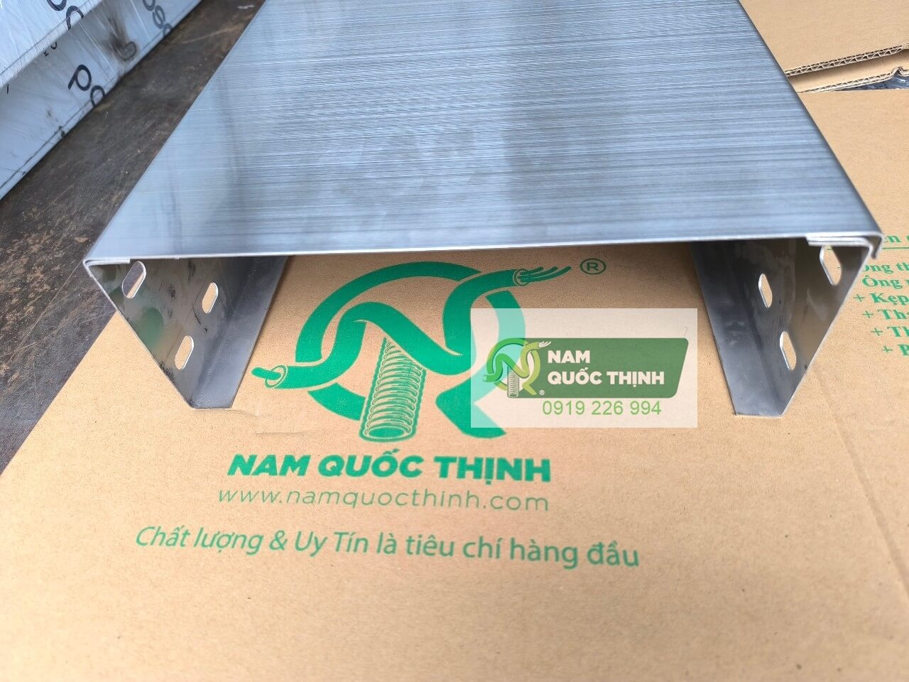 nap thang cap inox 304 w300xh100x1.2 mm