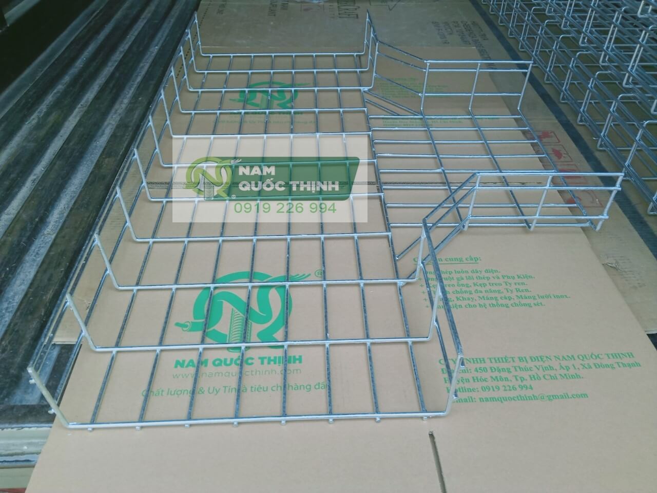 nga ba mang cap luoi thep nhung nong 400x100 mm