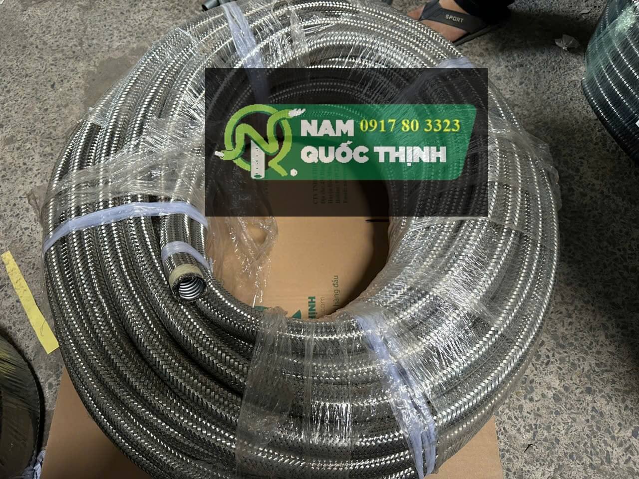 ong kem mem kim loai boc nhua pvc boc luoi inox 304 32 mm