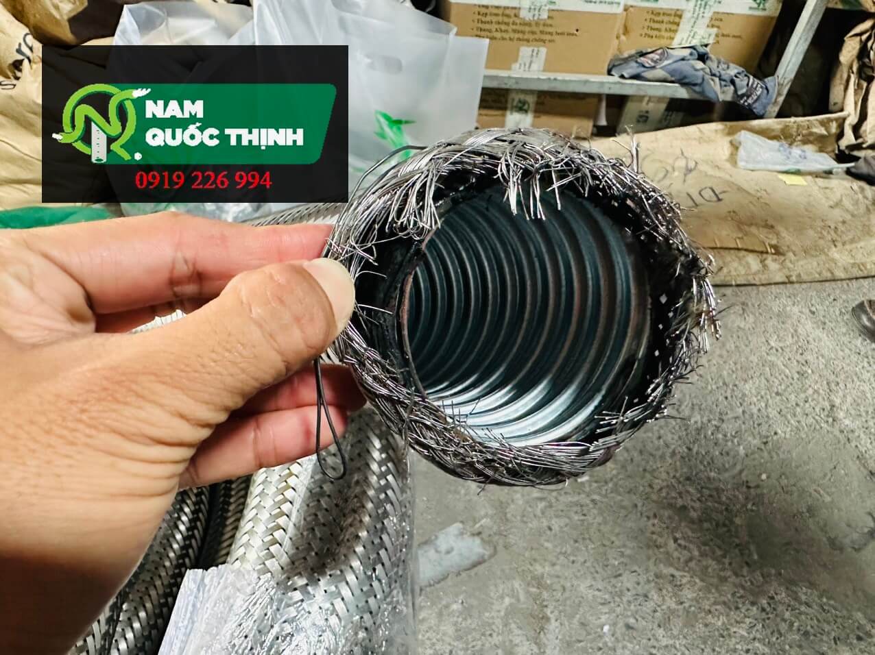 Ống ruột gà lõi thép bọc nhựa bọc lưới inox 304 phi 90