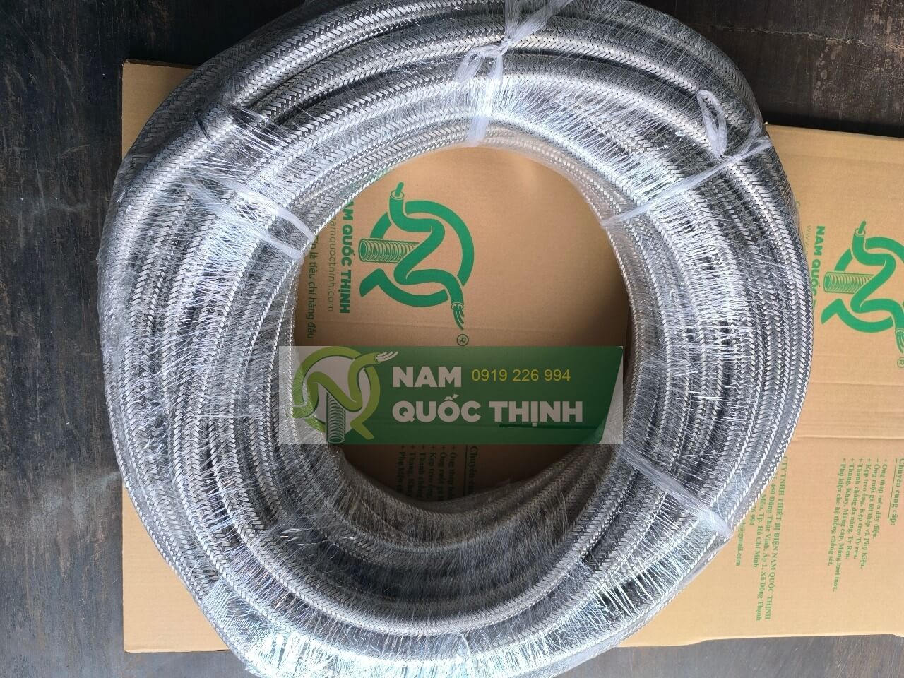 ong ruot ga thep boc luoi inox d32 1 inch