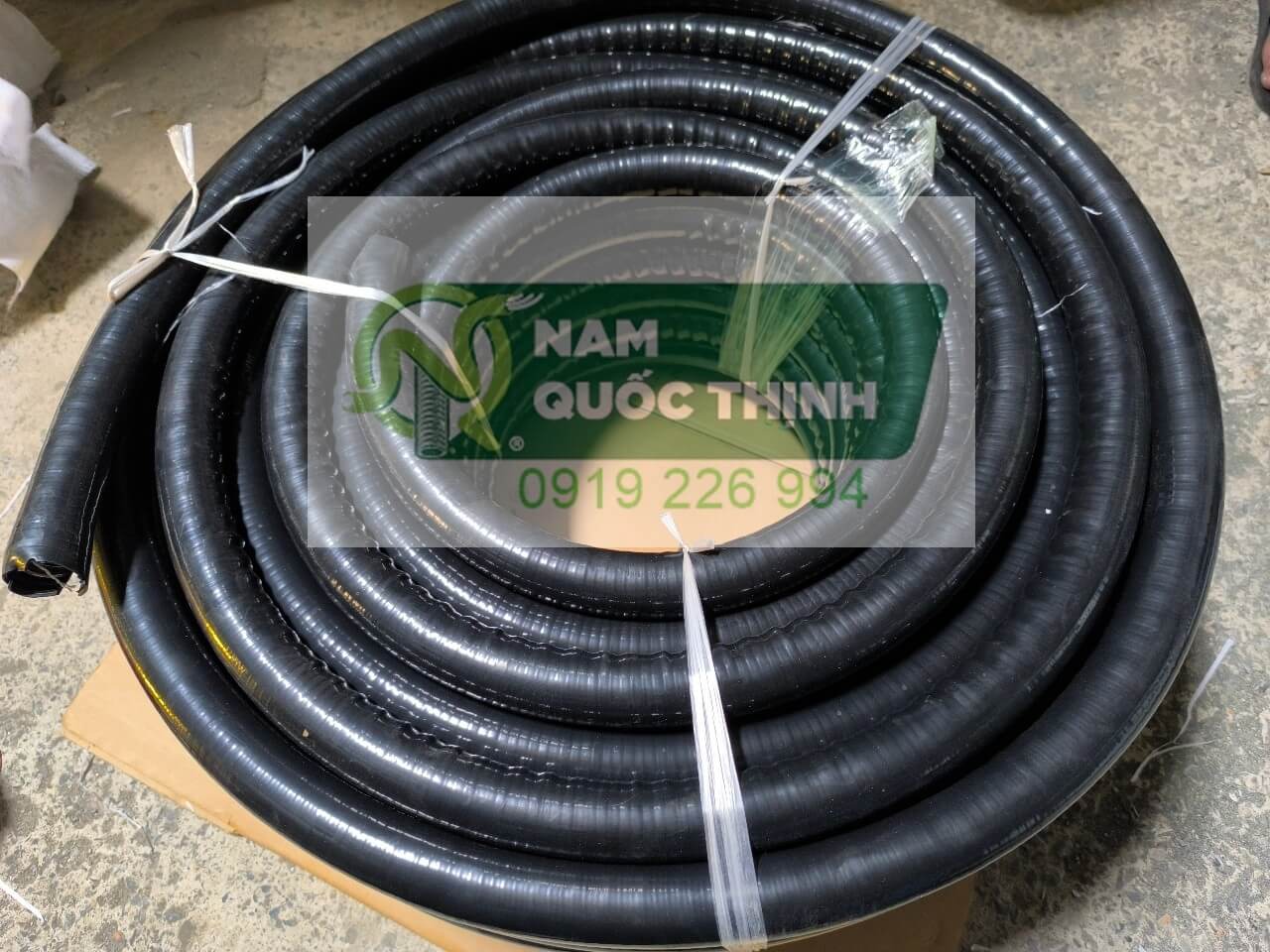 ong ruot ga thep boc nhua mau den 1 inch phi 32 mm chong tham nuoc va dau
