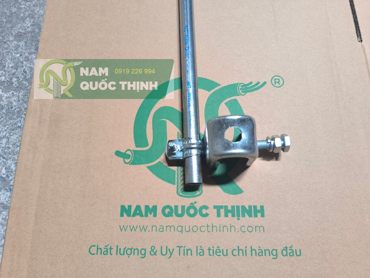 ong thep luon day dien gi kem tron emt d16 mm noi kep ca sau va cum ong treo cr