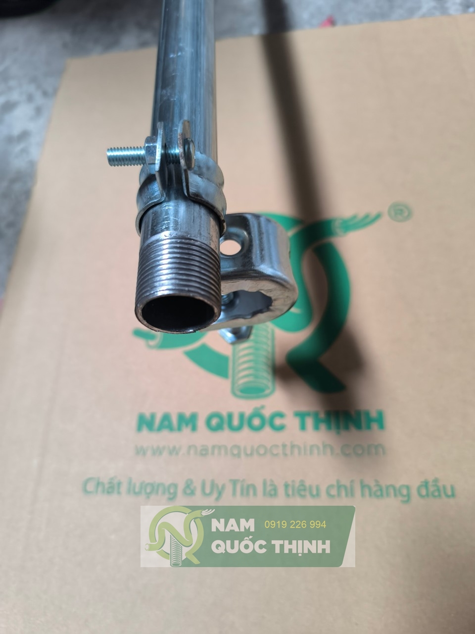 ong thep ma kem luon day dien ren imc phi 27 mm voi kep cr giu kep xa go ca sau treo ty ren
