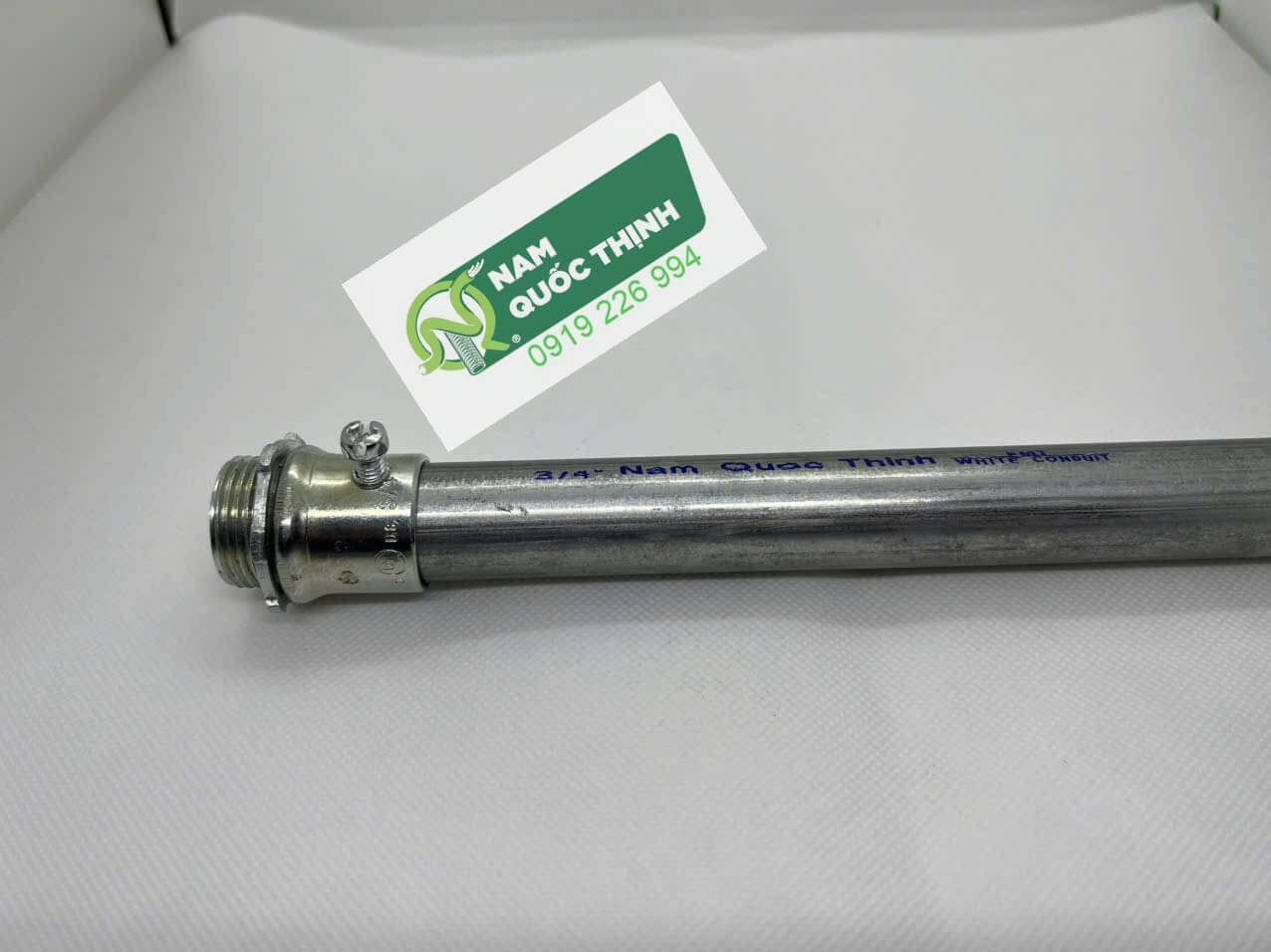 pg connector ong thep luon day dien tron emt d25 mm ra box dien mang cap