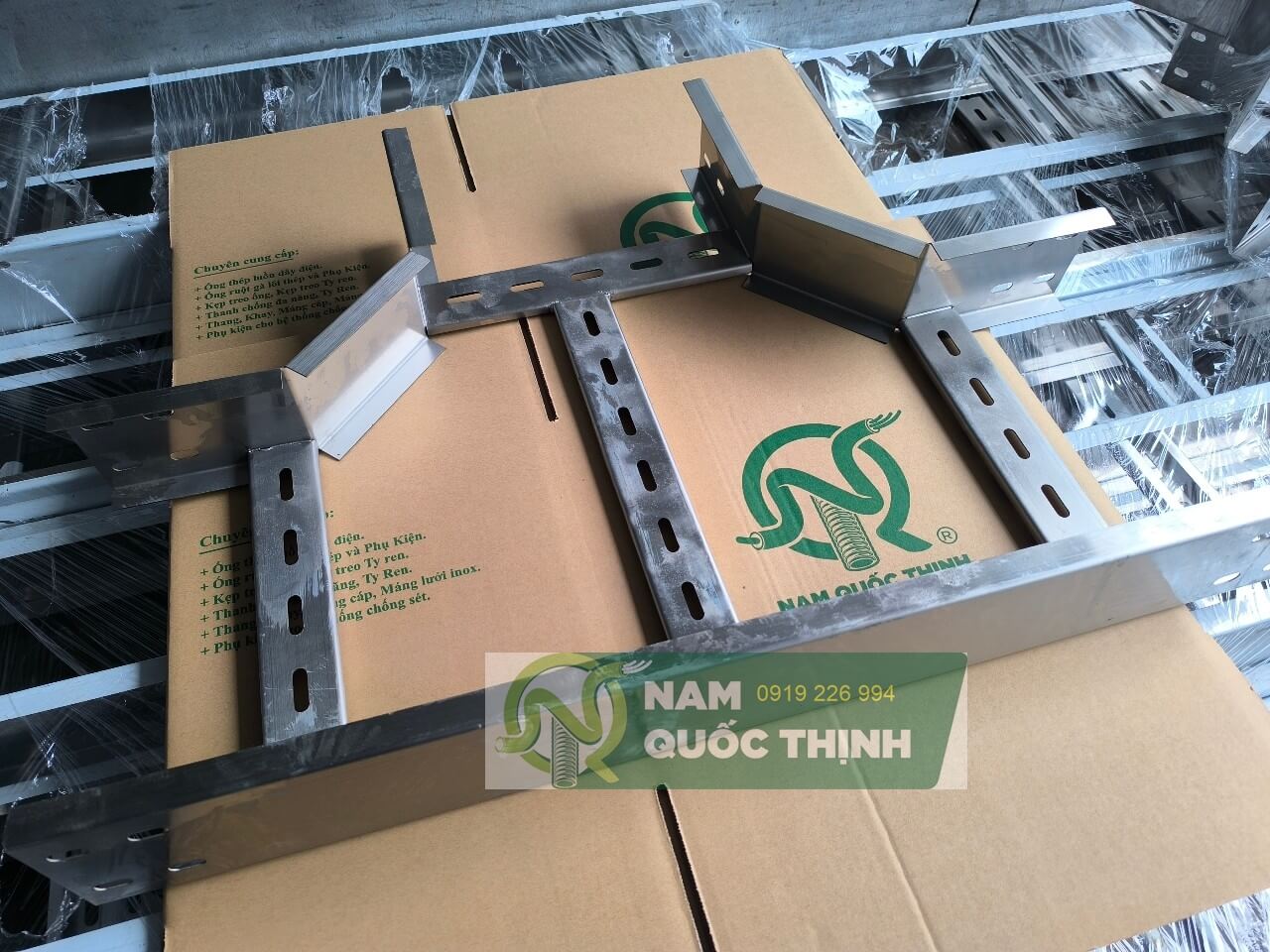 phu kien thang cap inox ladder cable thep khong gi 304 Te w300xh100 mm 1 ly 2