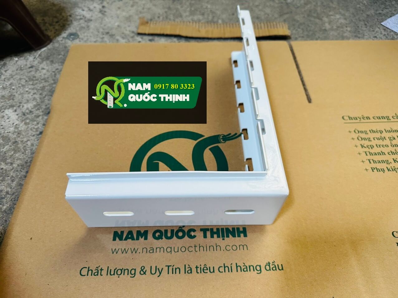 Tay đỡ máng cáp dạng lưới W200 sơn tĩnh điện