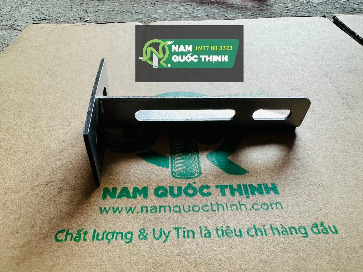tay do mang luoi treo tuong 100x50