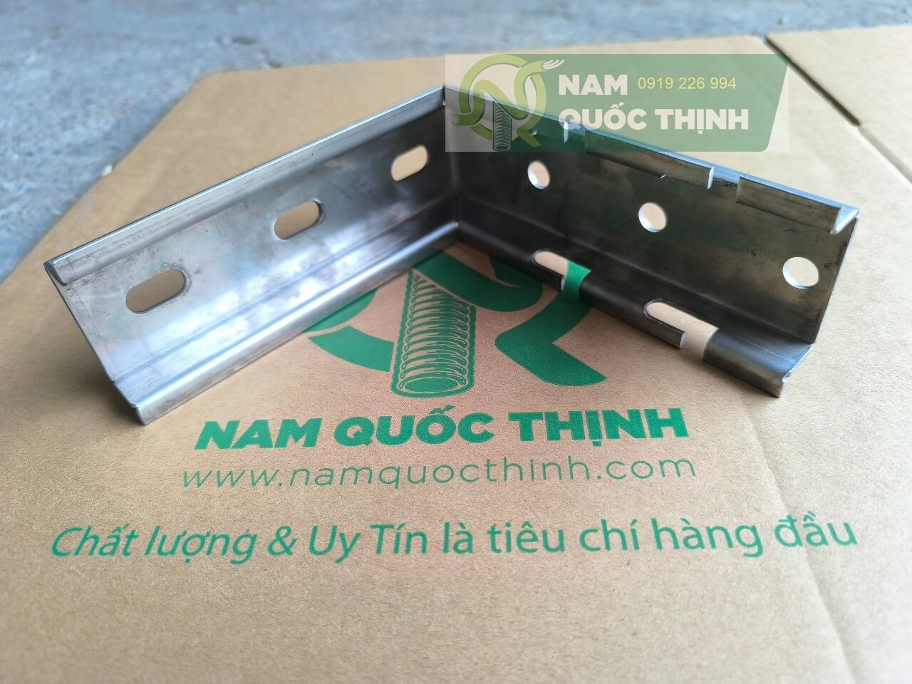 tay gia do treo mang cap dang luoi inox 100x50 mm