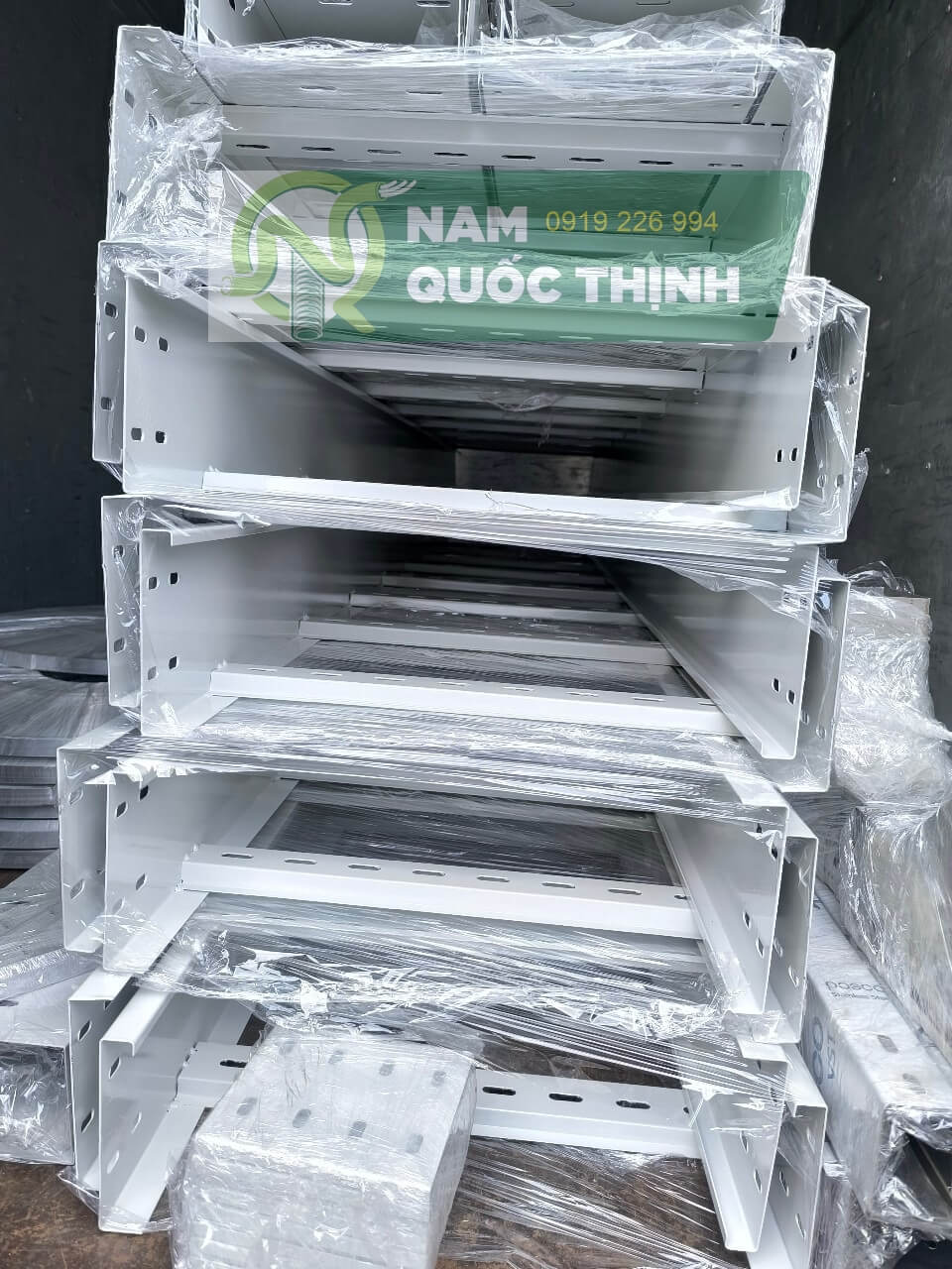 thang cap khong nap mau kem w500xh150 mm 1 li 2