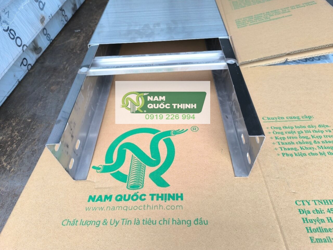 thang cap ladder inox 304 w300xh100x1.2 mm