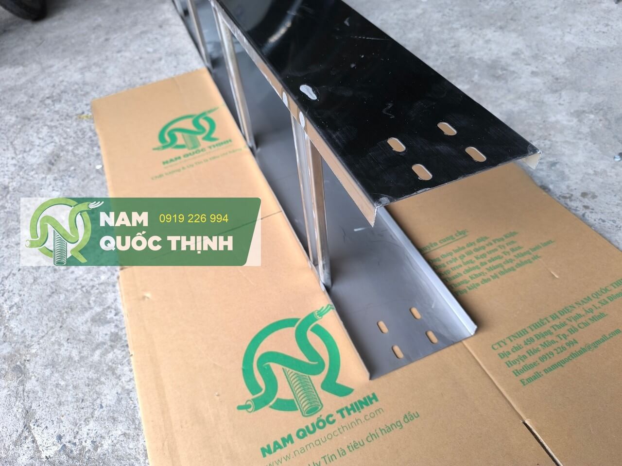thang cap ladder inox w300 x h150 mm 1 li 2 thep khong gi 304