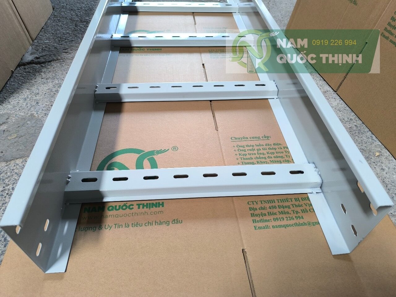 thang cap ladder son tinh dien ral 7035 500x150 mm 1 ly 2