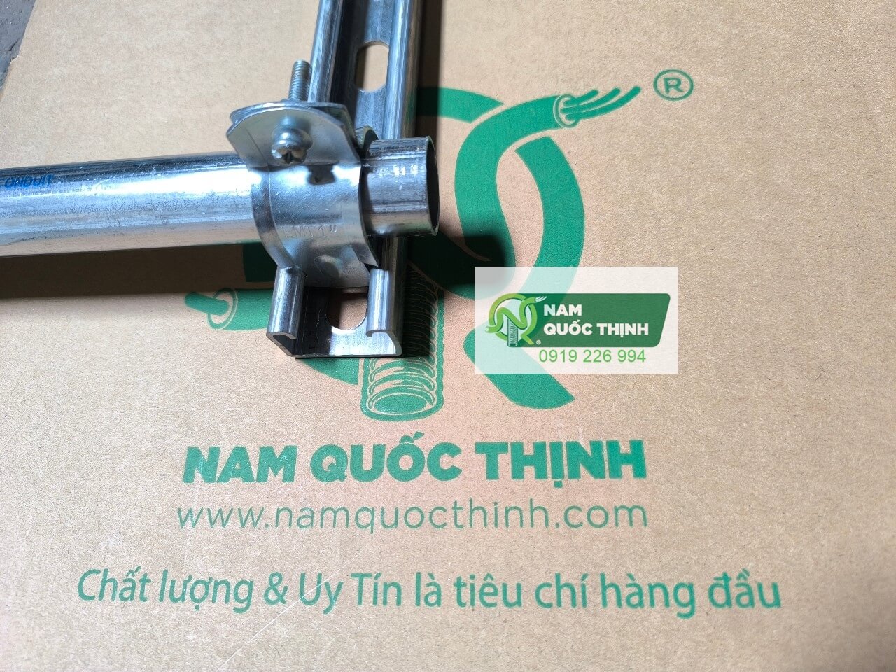 thanh da nang dot lo 41x21 voi kep ski treo ong kem luon day dien tron emt d32