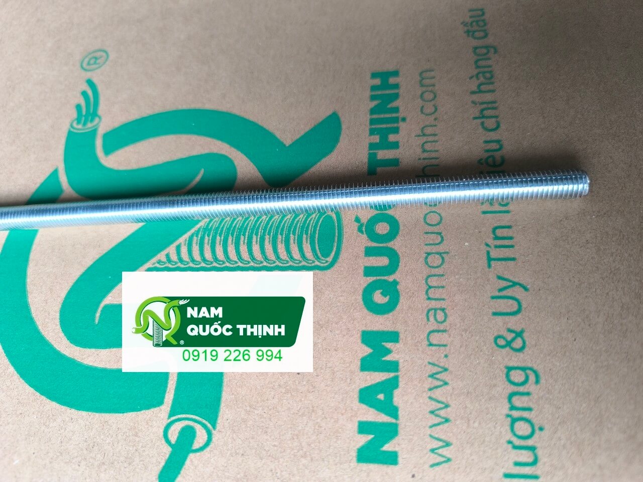 thanh ren hop kim 10 mm treo khay cap cable tray