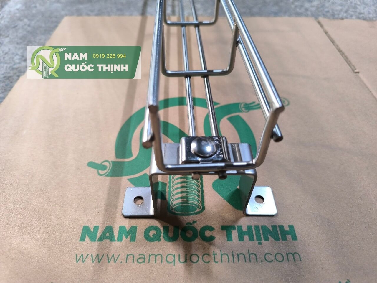 thanh treo mang luoi dien inox 50x50