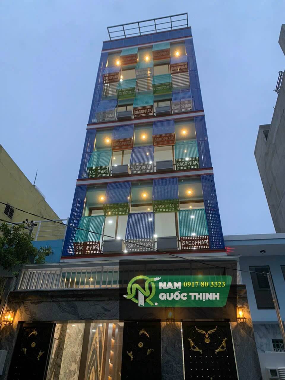 thanh unistrut lam khung mat dung trang tri cho toa nha van phong
