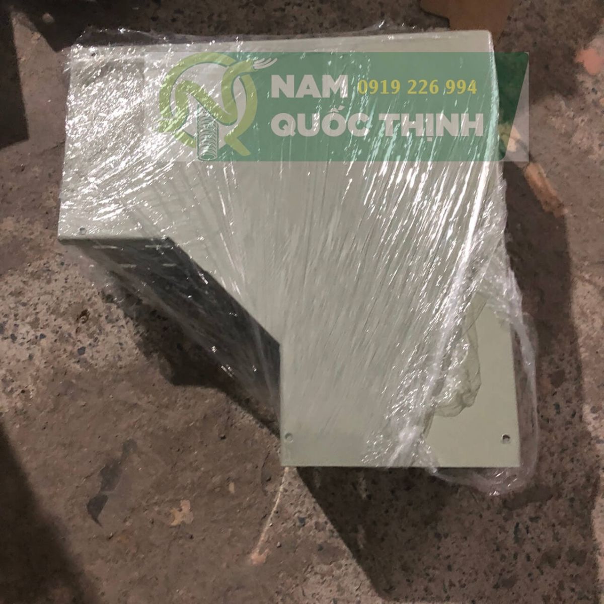 Co 90 độ máng cáp