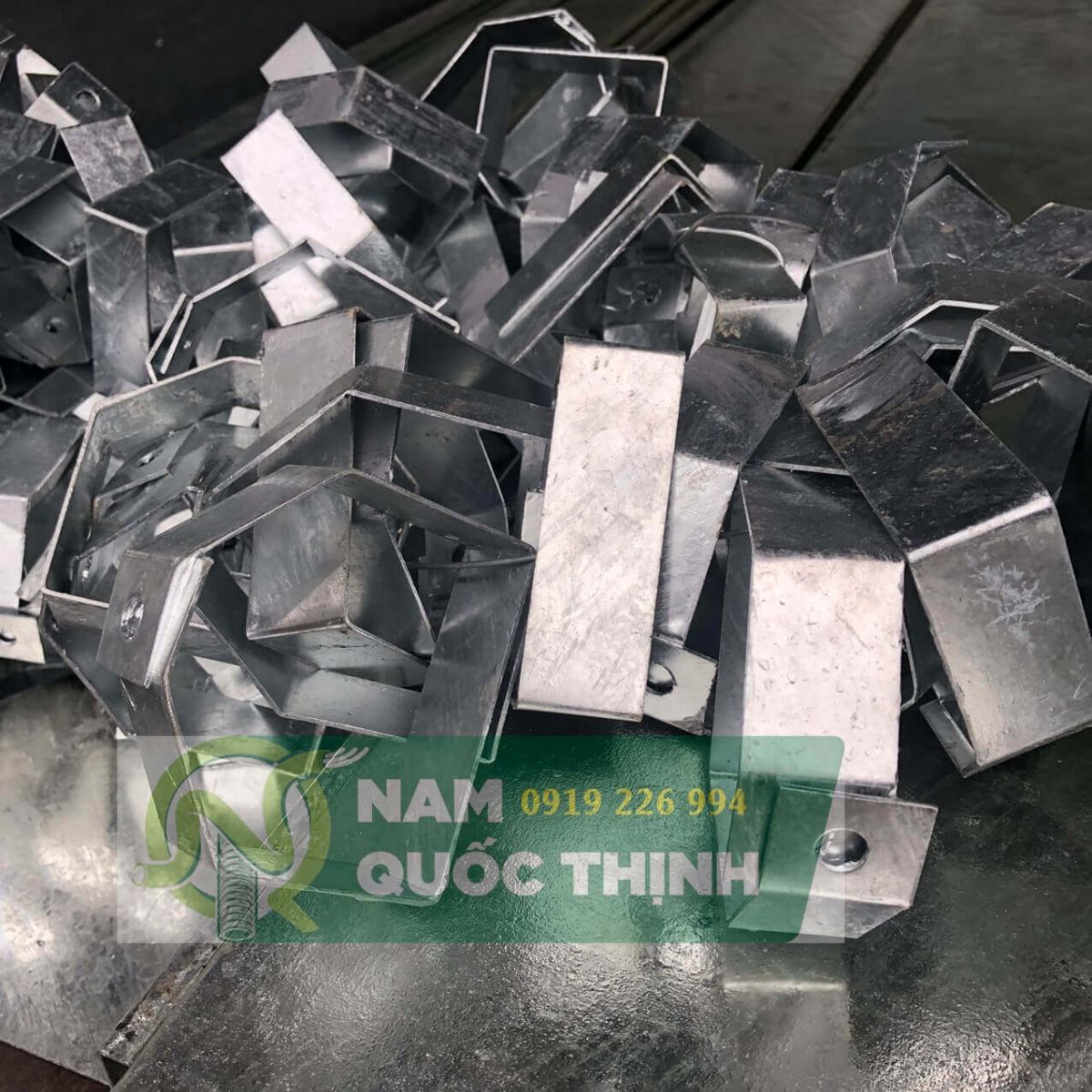 cùm treo máng cáp nhúng nóng 100x100