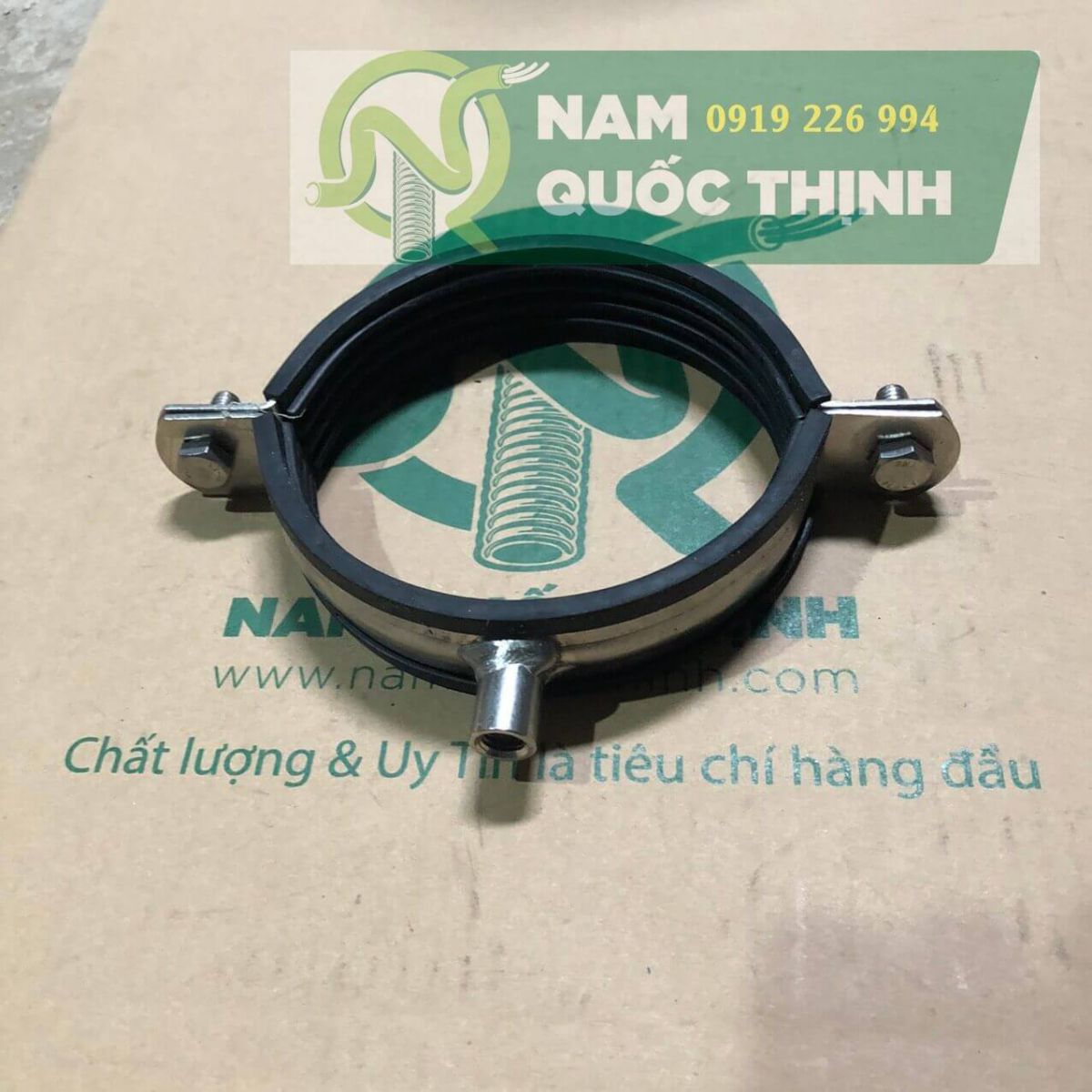 đai treo ống inox ron cao su d114