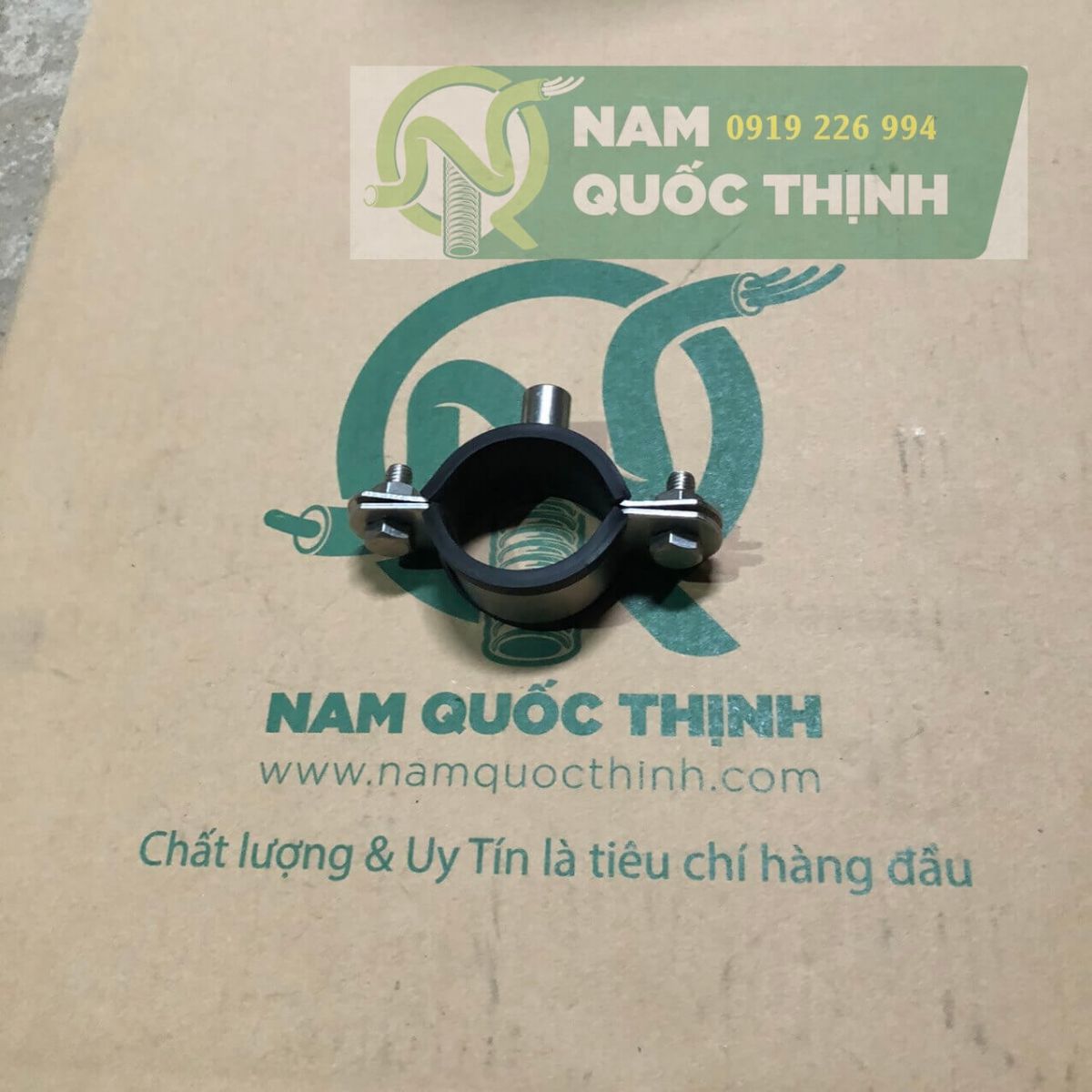 đai treo ống inox ron cao su d42