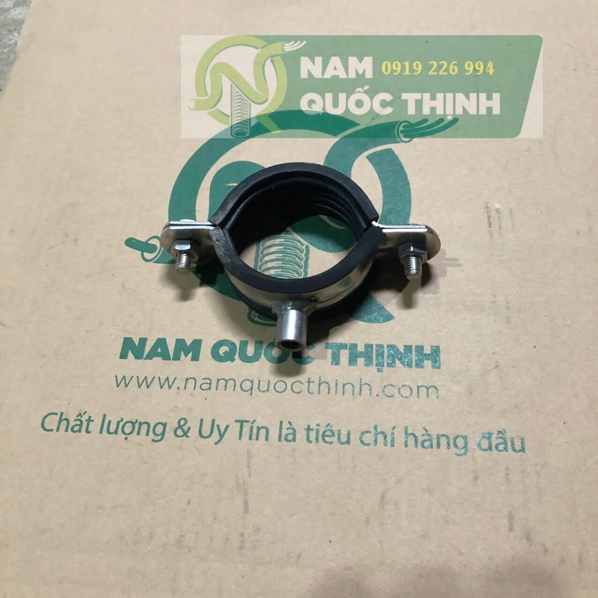 đai treo ống inox ron cao su d60